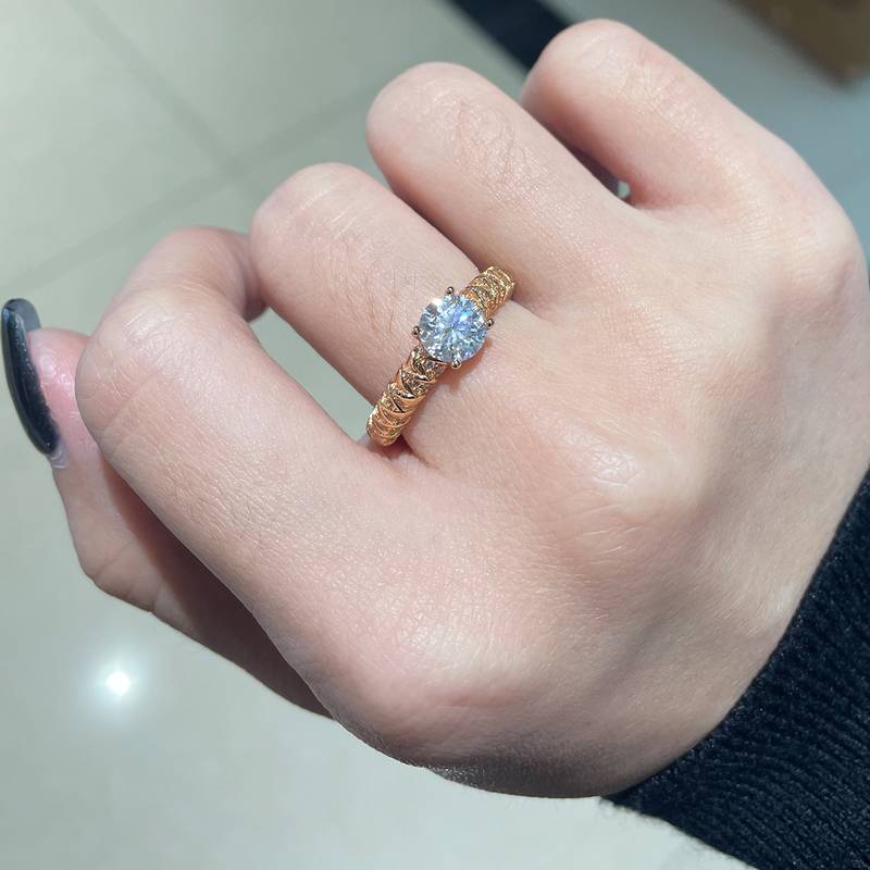 Fashion四爪Women's RingS925银镀18K玫瑰金定制选款主石Moissanite1.0ct/副石高碳钻